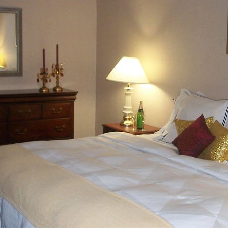 Ramada Overland Park Mission Екстер'єр фото