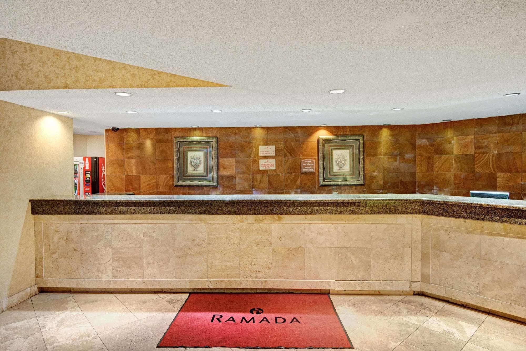 Ramada Overland Park Mission Екстер'єр фото