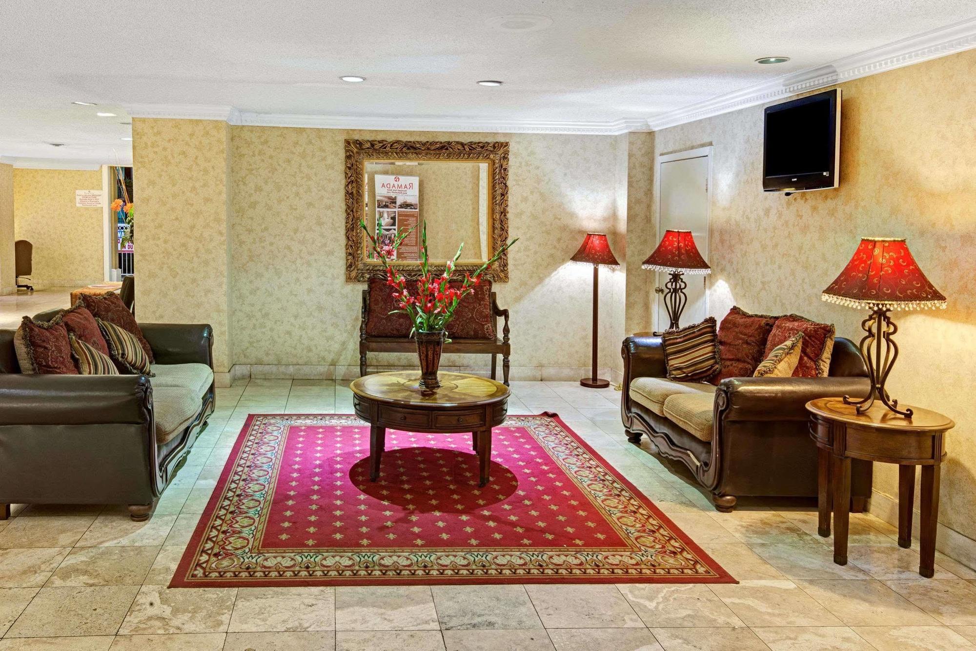 Ramada Overland Park Mission Екстер'єр фото