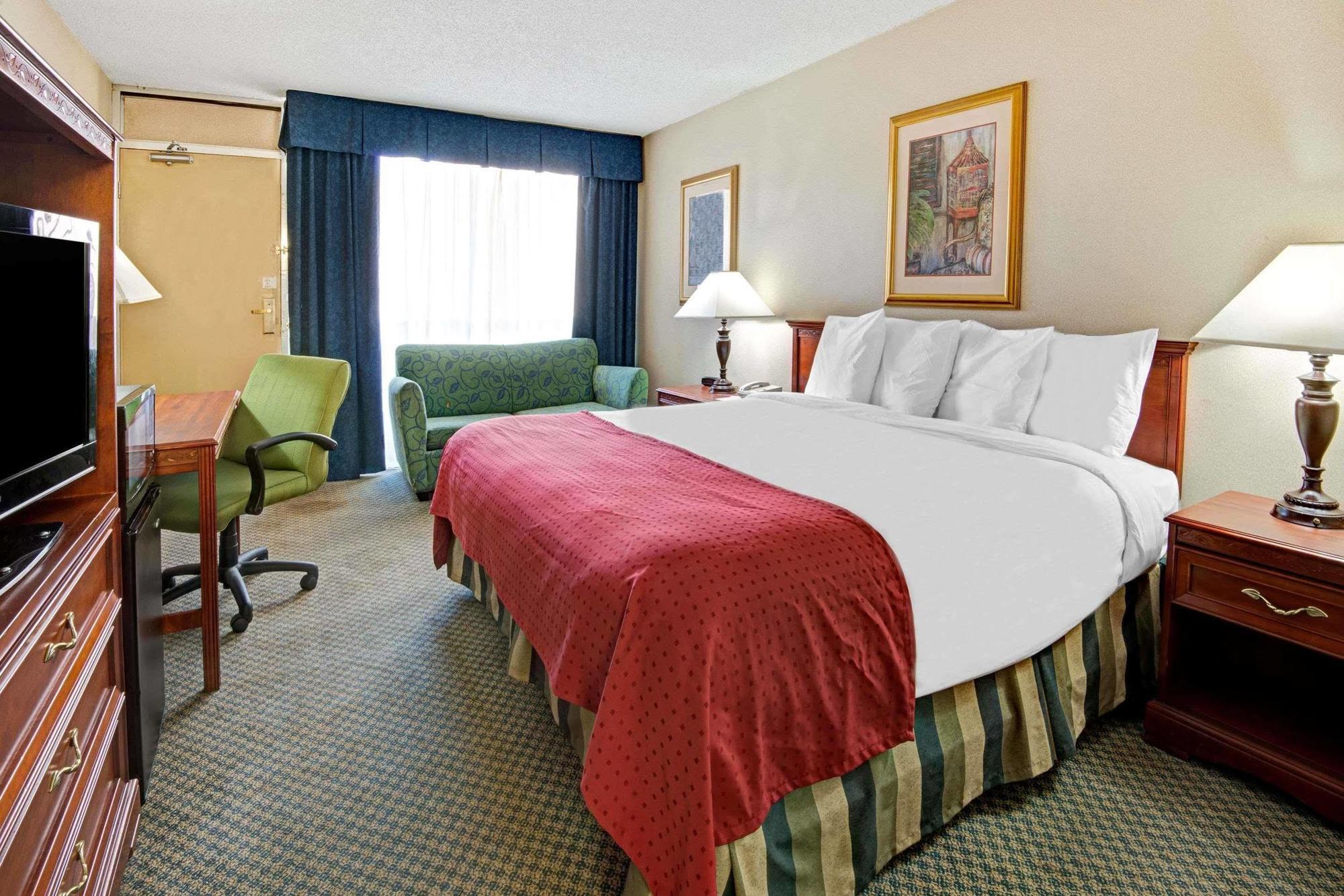 Ramada Overland Park Mission Екстер'єр фото