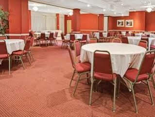 Ramada Overland Park Mission Екстер'єр фото